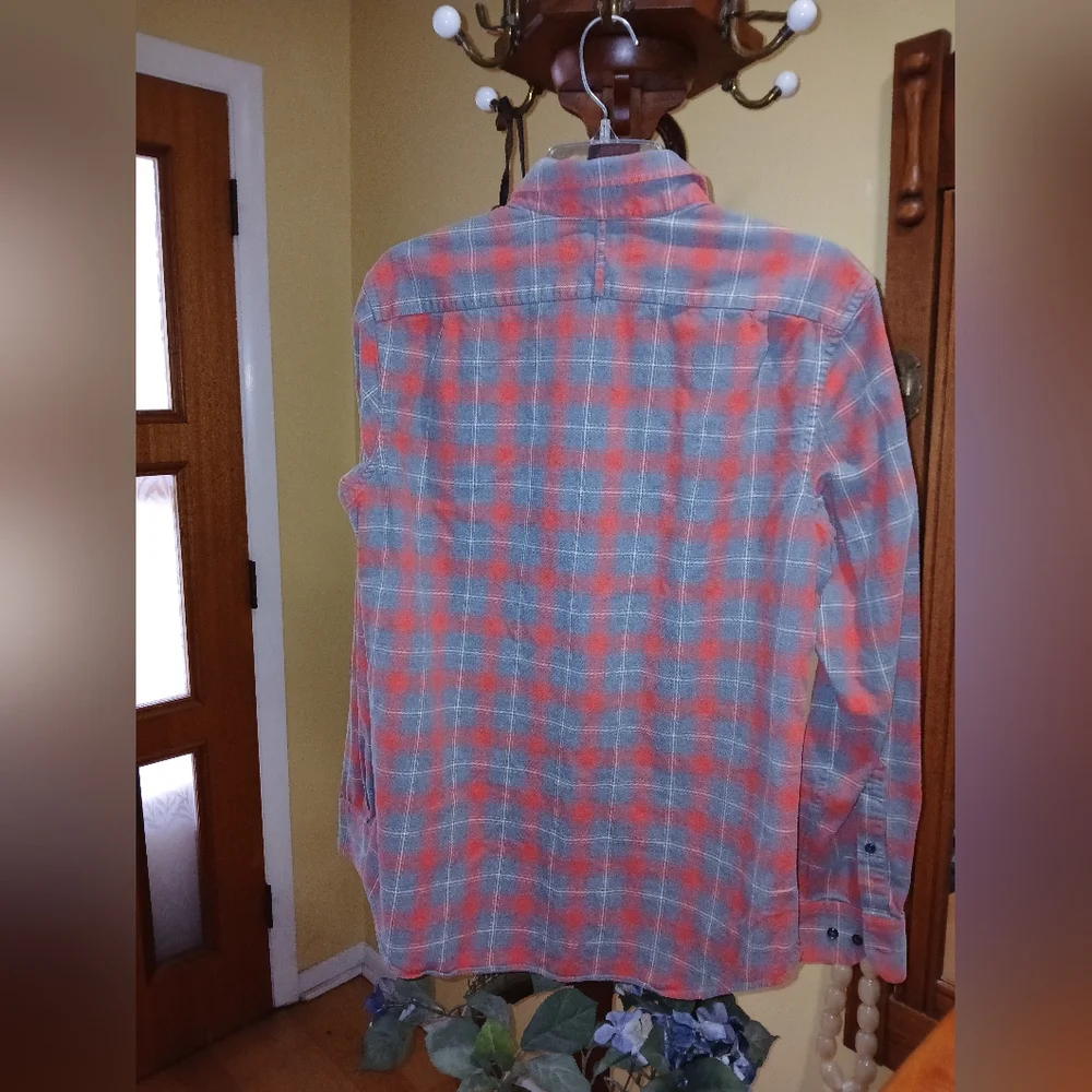 Mens Plaid shirt button up size medium